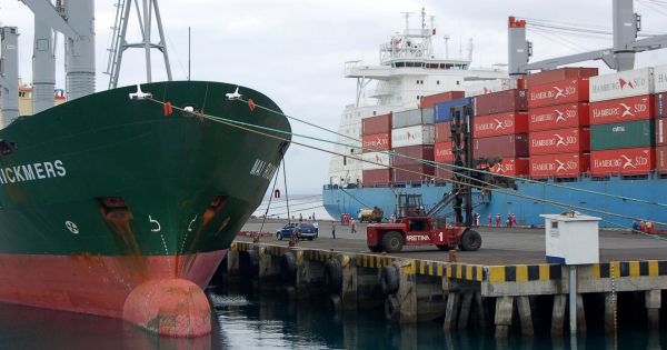 Analizan la intensificación del comercio internacional Analizan la intensificación del comercio internacional