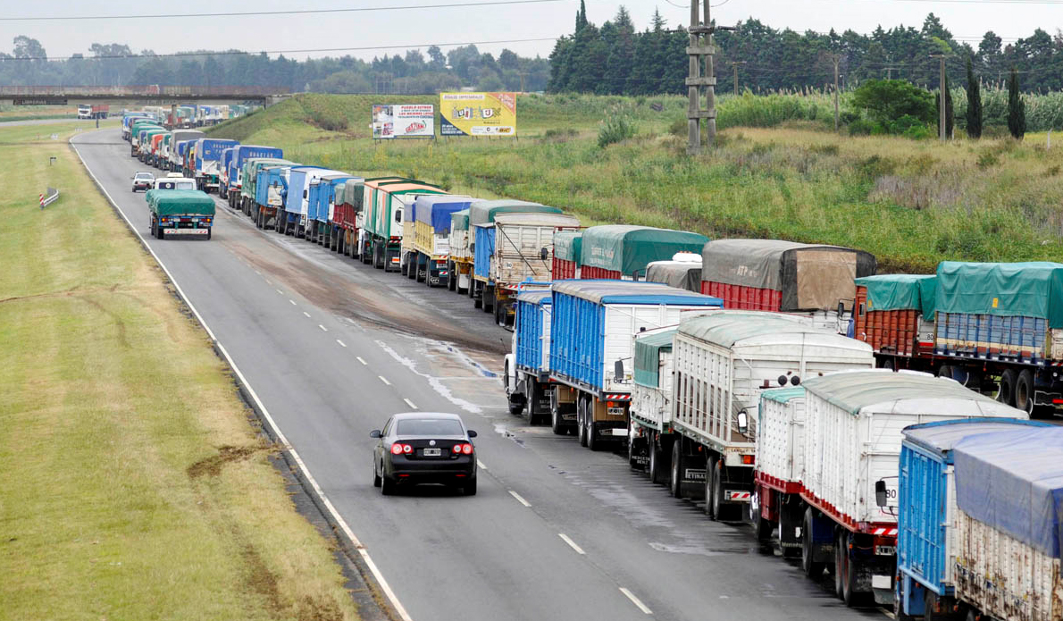 Cayó 94% el ingreso de camiones en el puerto de Bahía Blanca por el paro de transportistas