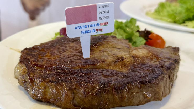 Argentina tira toda la carne al asador en la mayor feria de alimentos de Oriente Medio